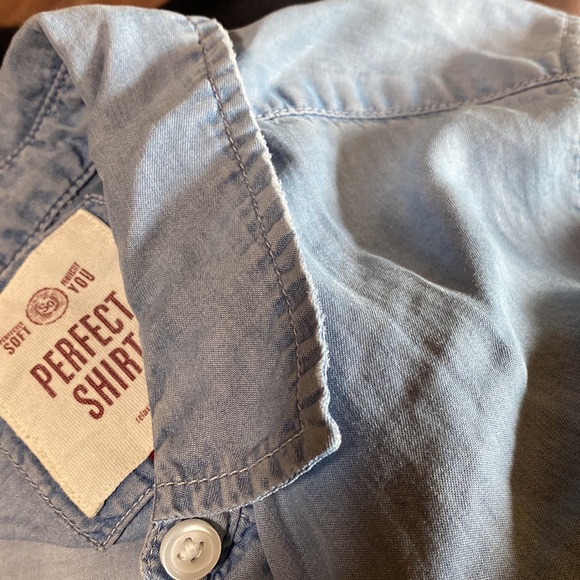 SO brand perfect shirt relaxed fit chambray button down shirt size medium - Picture 10 of 10